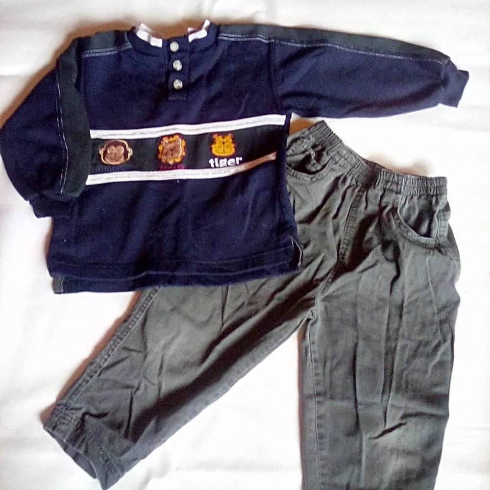 Boys sweatshirt and pants set, Size 4T